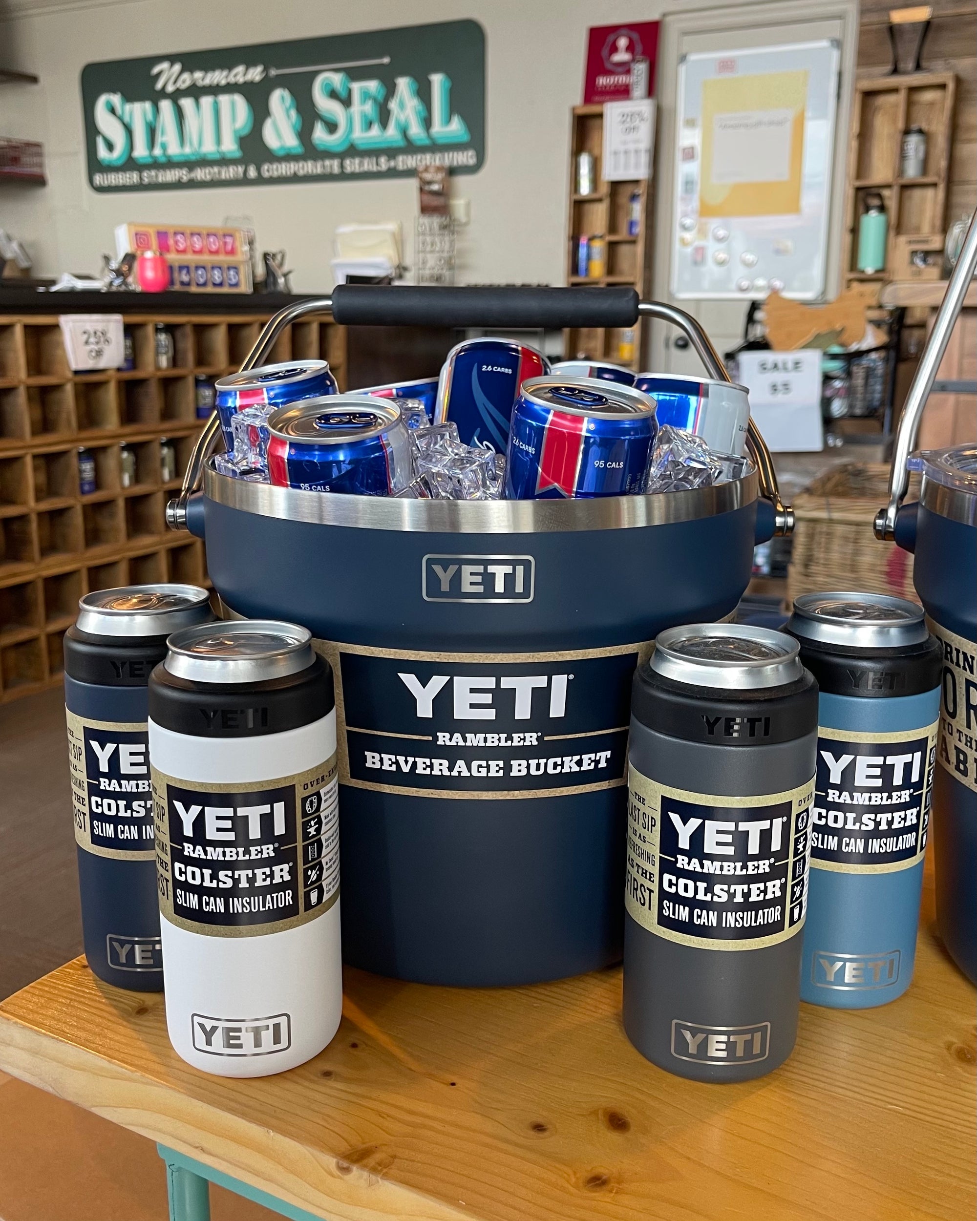 Yeti Rambler Beverage Bucket with Lid - Navy